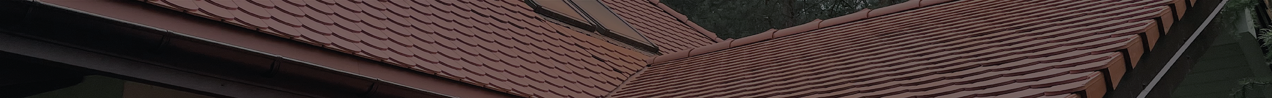 Pokrycia dachowe w kolorze ceglastym. Wysokiej jakości dachy Skierniewice.
